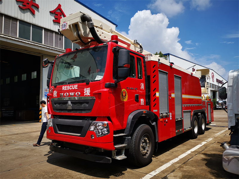 重汽32米舉高噴射消防車